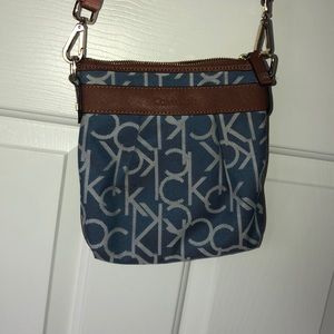 Calvin Klein crossbody!!